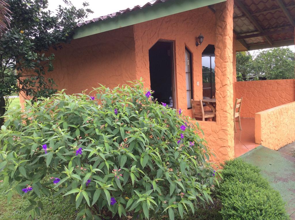 Cabinas Los Guayabos Hotel La Fortuna Szoba fotó