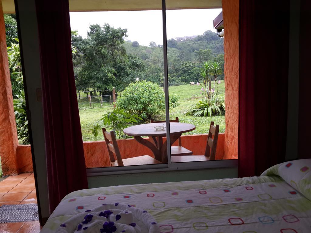 Cabinas Los Guayabos Hotel La Fortuna Szoba fotó