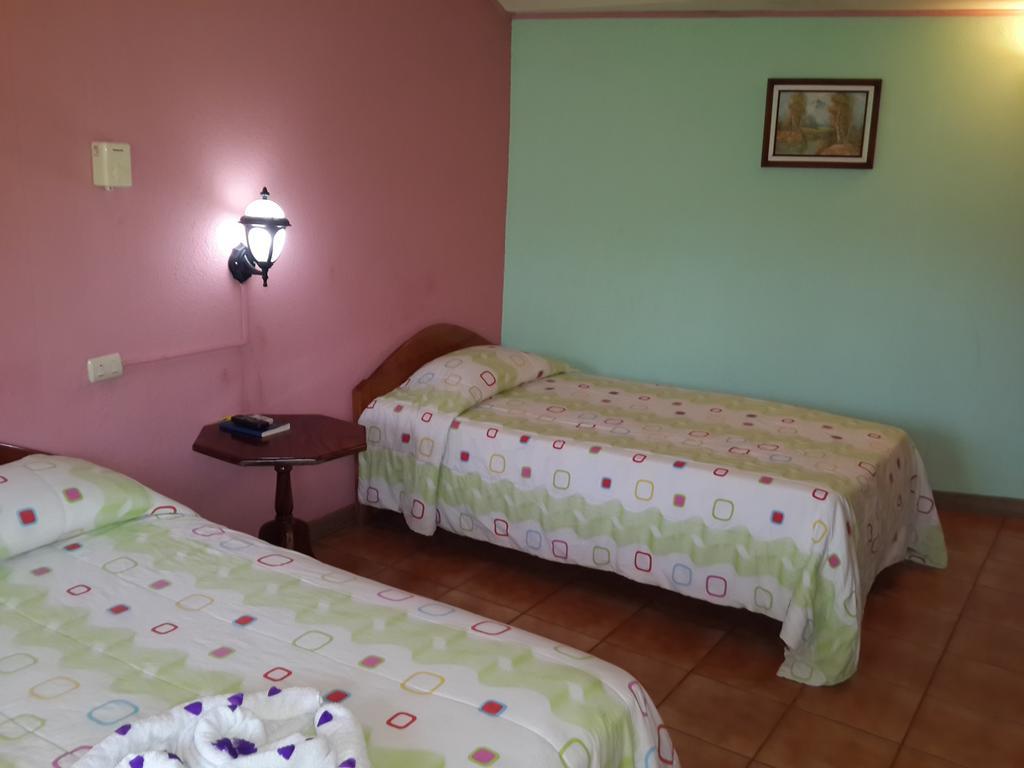 Cabinas Los Guayabos Hotel La Fortuna Szoba fotó